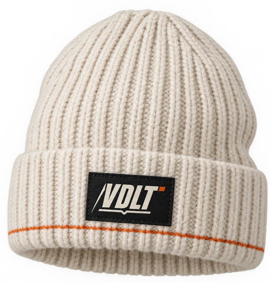 Gorro Vivac de VDLT, punto grueso color hueso con etiqueta negra